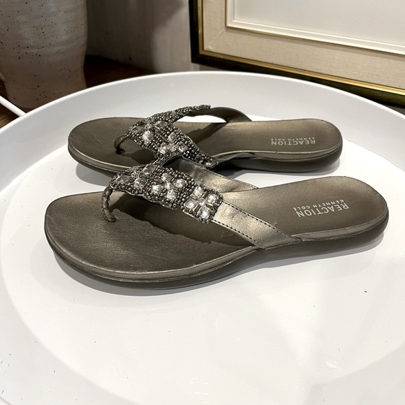 KENNETH COLE REACTION • Size 9 • Beaded Thong Sandals - Picture 1 of 7